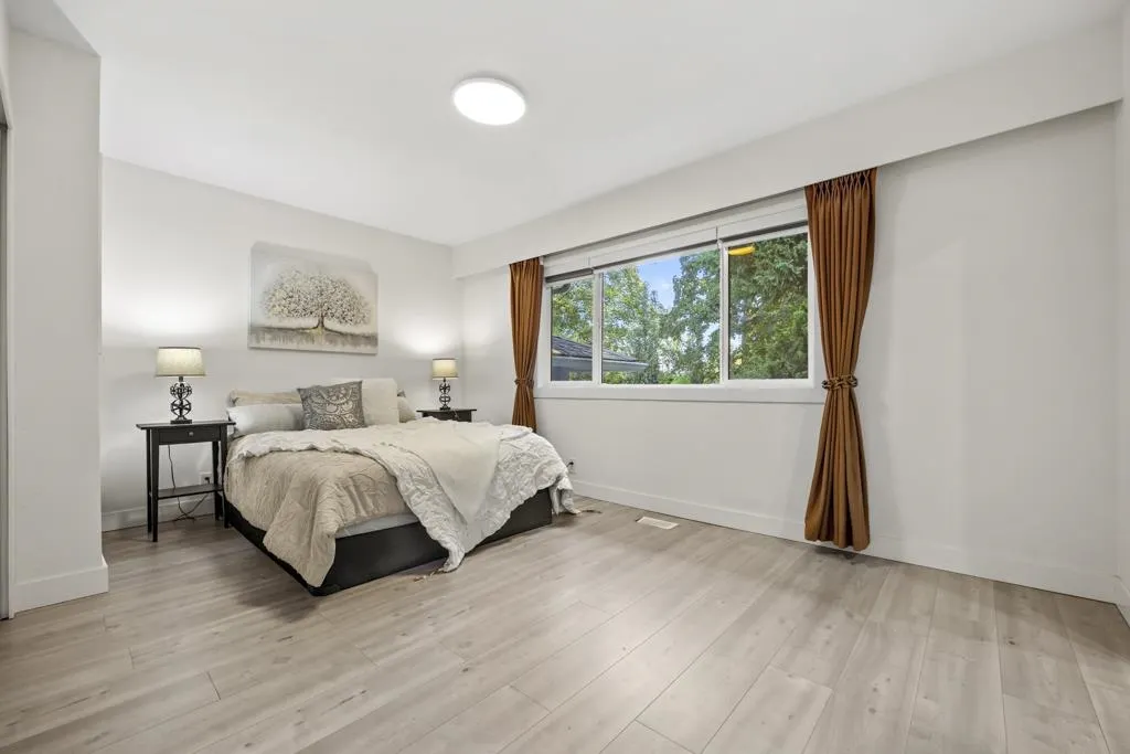 4936 Barker Crescent
