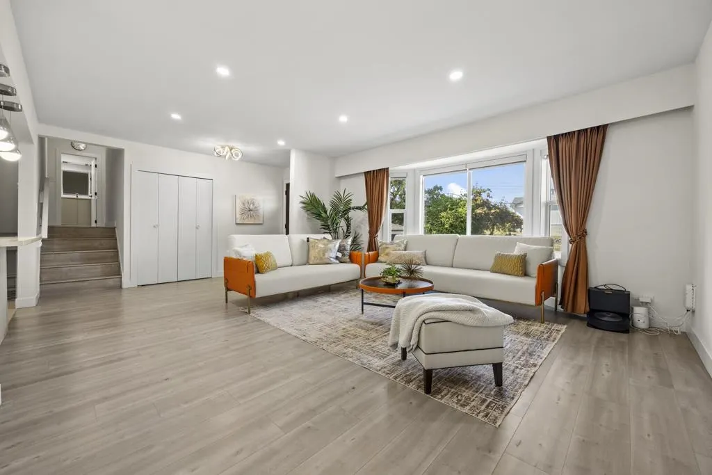 4936 Barker Crescent