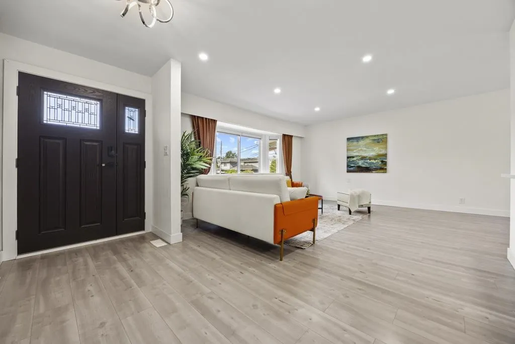 4936 Barker Crescent