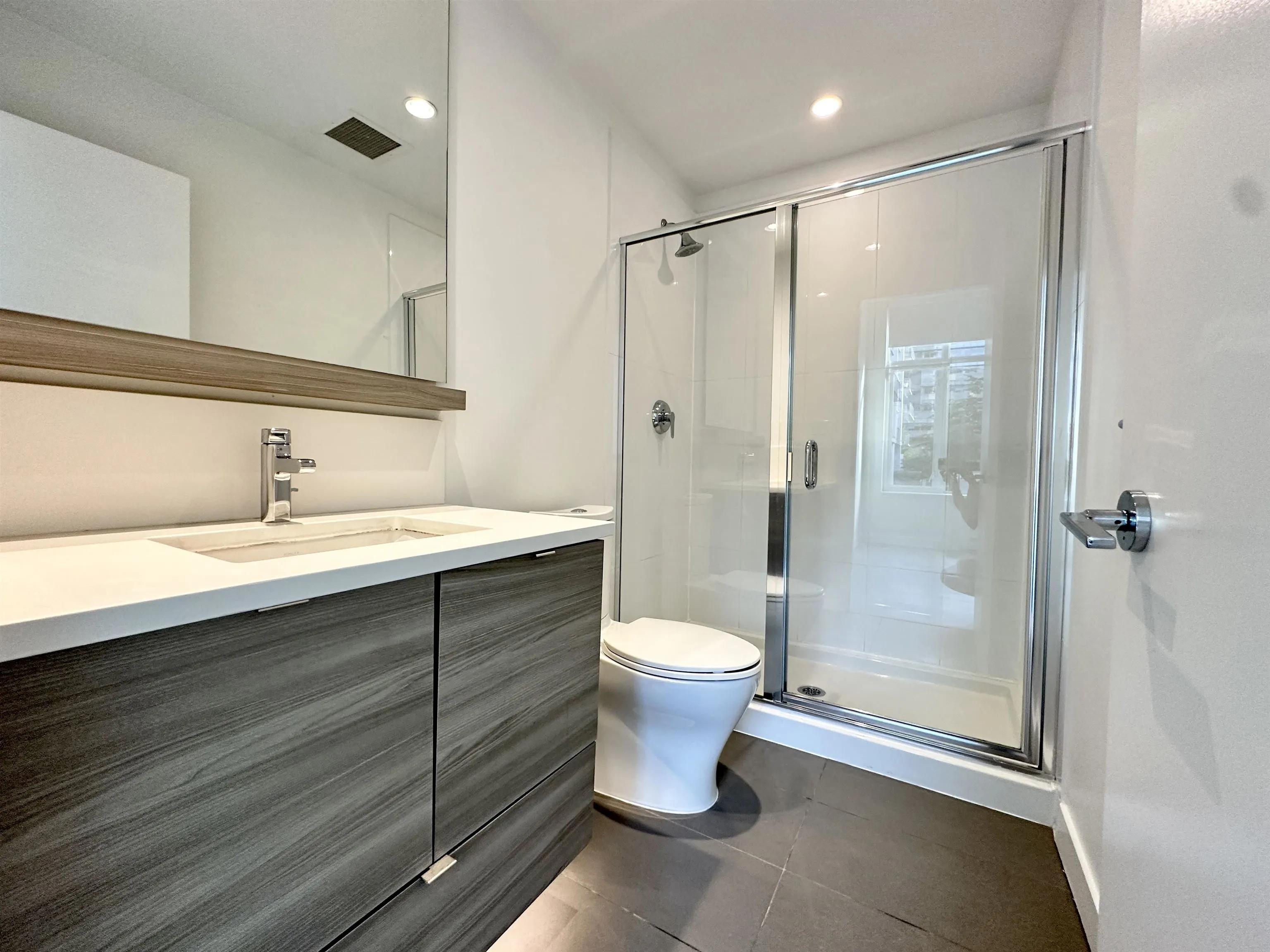 200 Nelson's Crescent #203