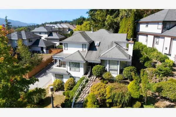 13 Timbercrest Drive