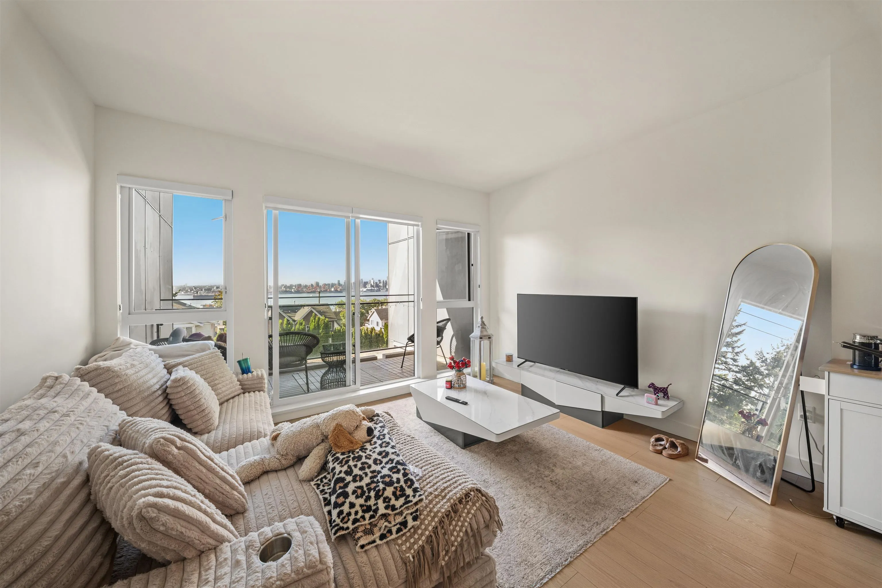 422 E 3rd Street #309