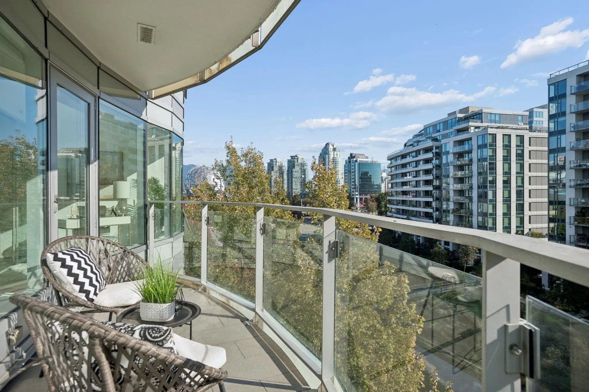 1661 Ontario Street #606