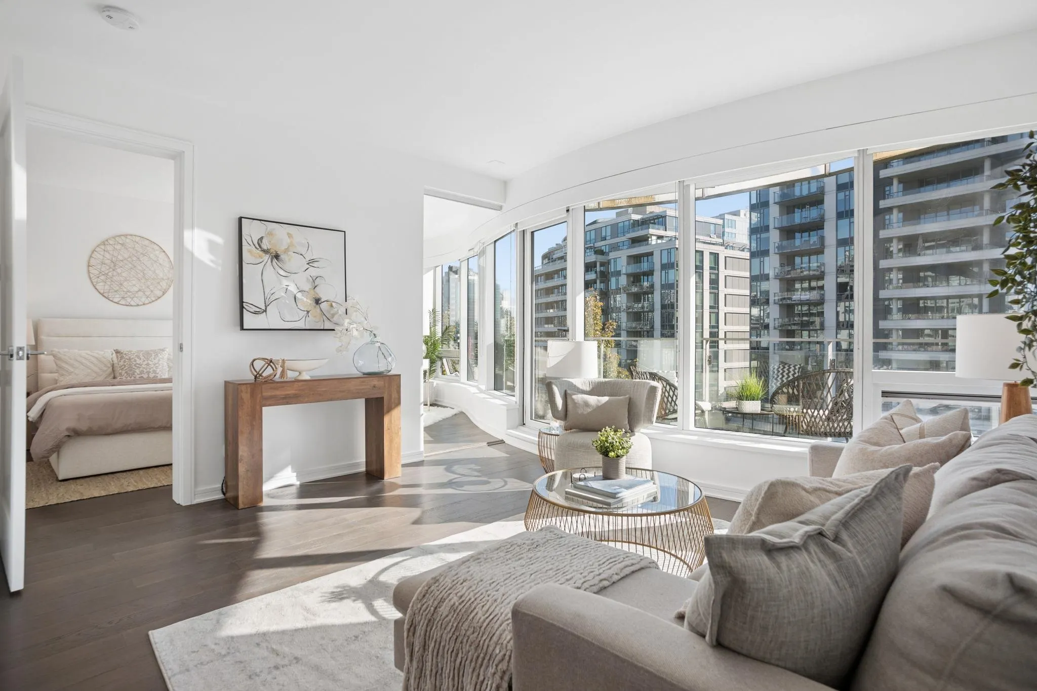 1661 Ontario Street #606