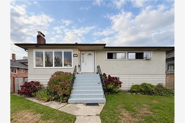 4238 Price Crescent