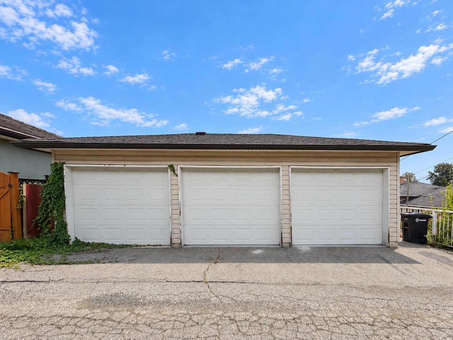 4238 Price Crescent