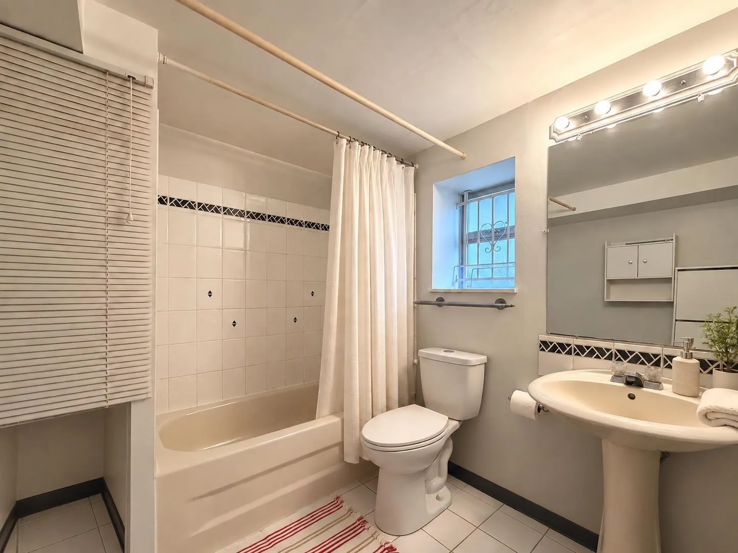 4238 Price Crescent