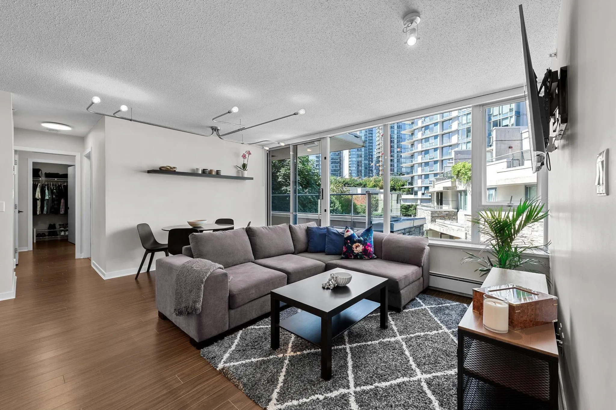 633 Abbott Street #306