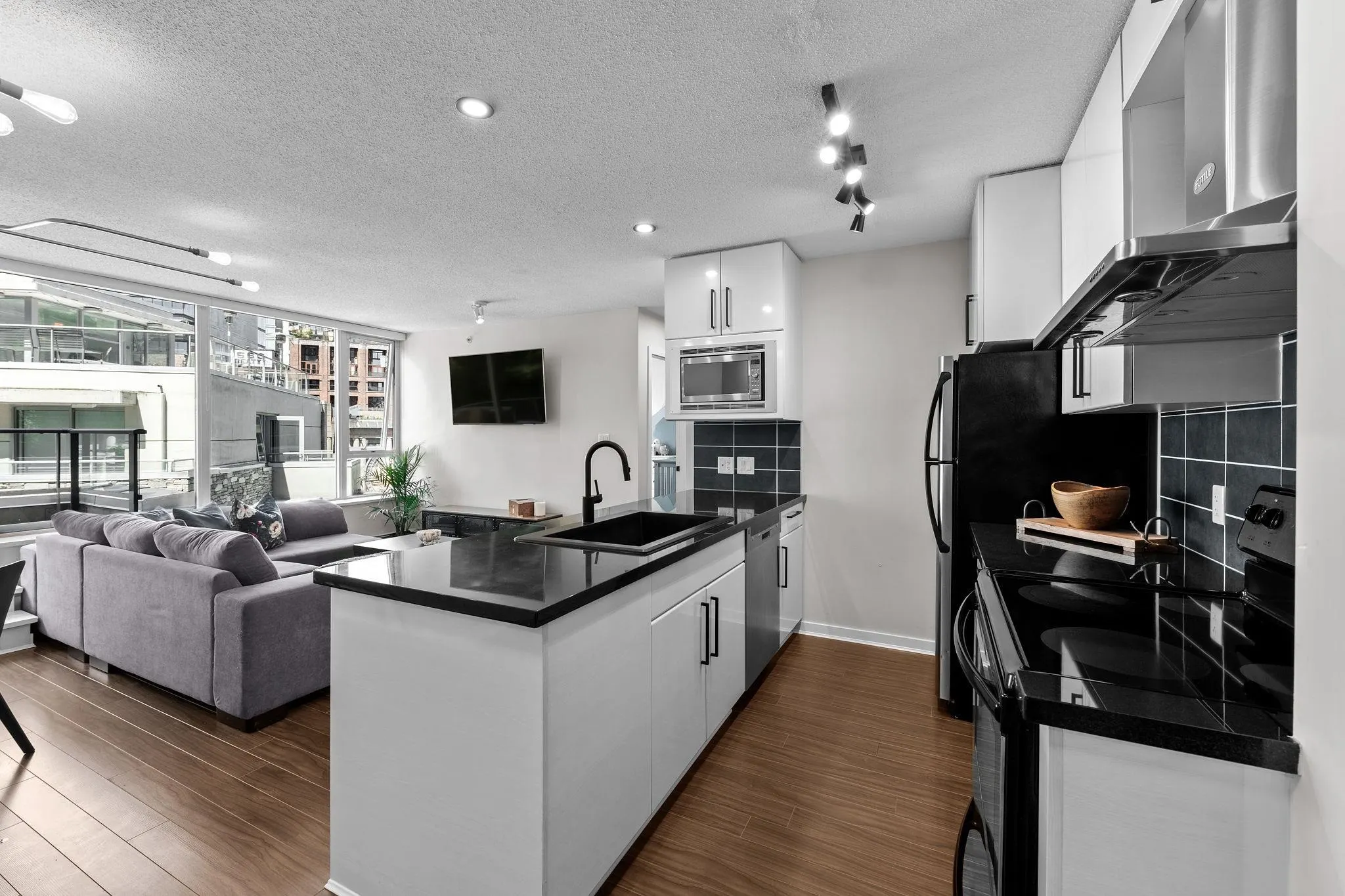 633 Abbott Street #306