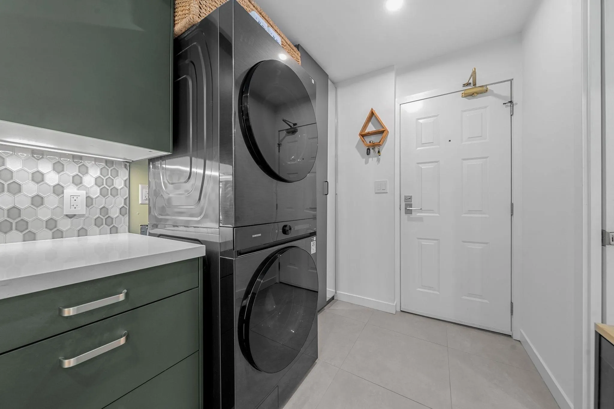 828 W 14th Avenue #104