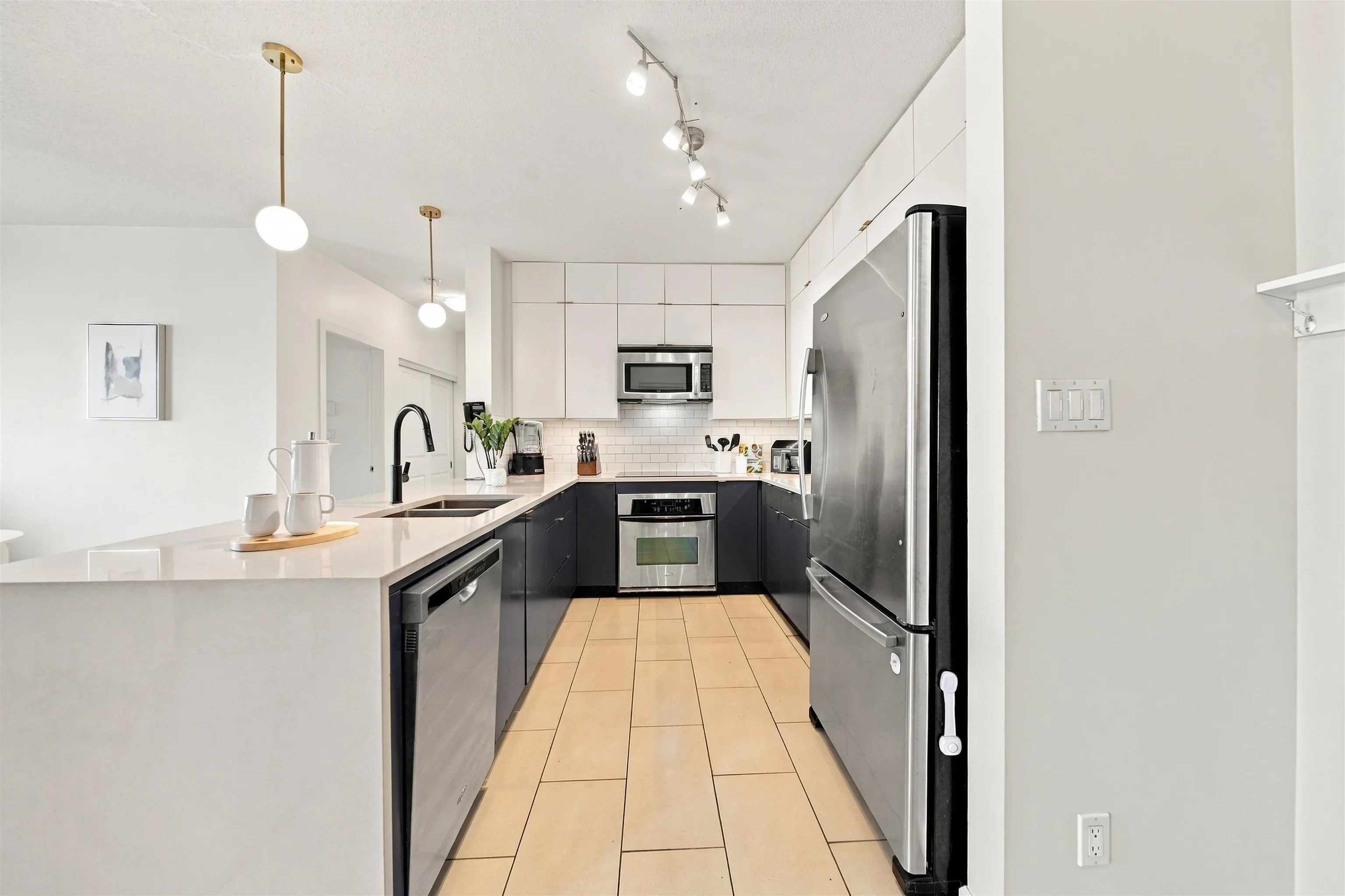 15 E Royal Avenue #903
