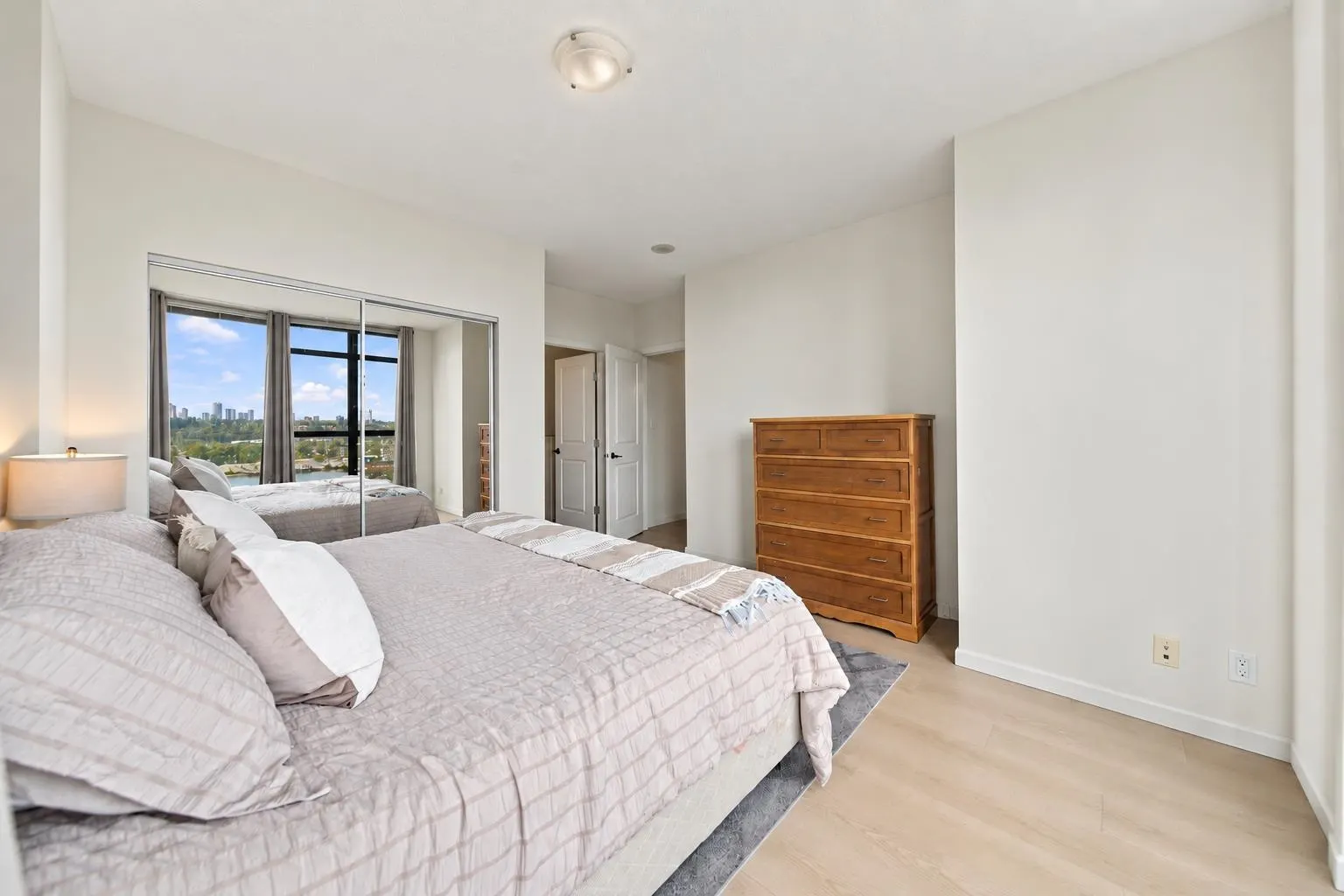 15 E Royal Avenue #903