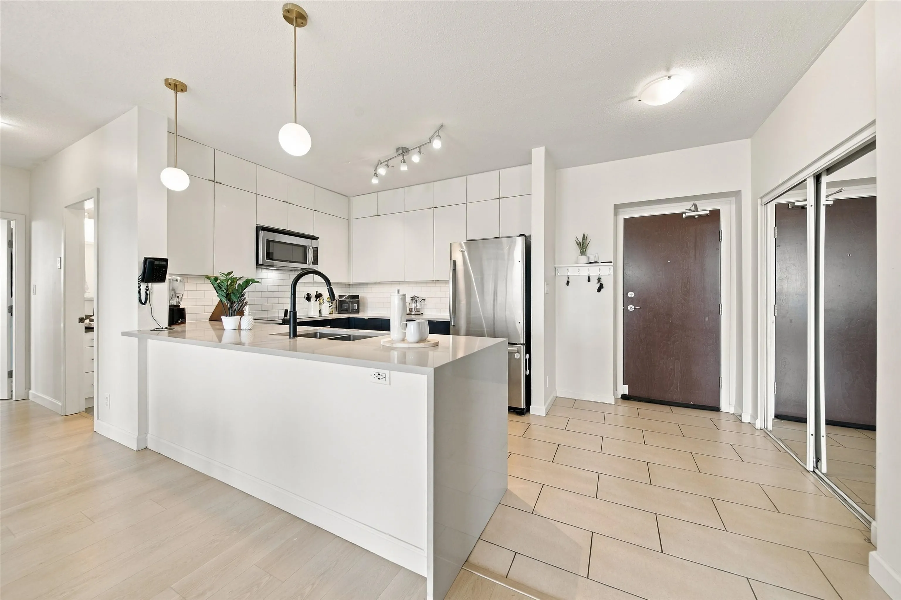 15 E Royal Avenue #903