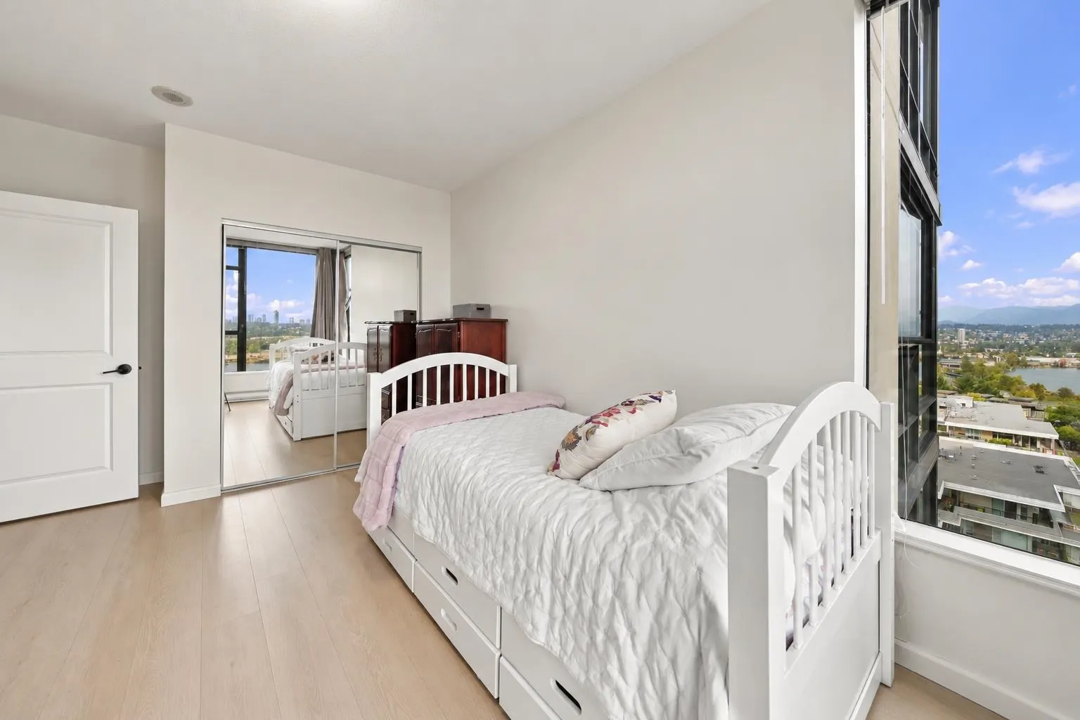 15 E Royal Avenue #903