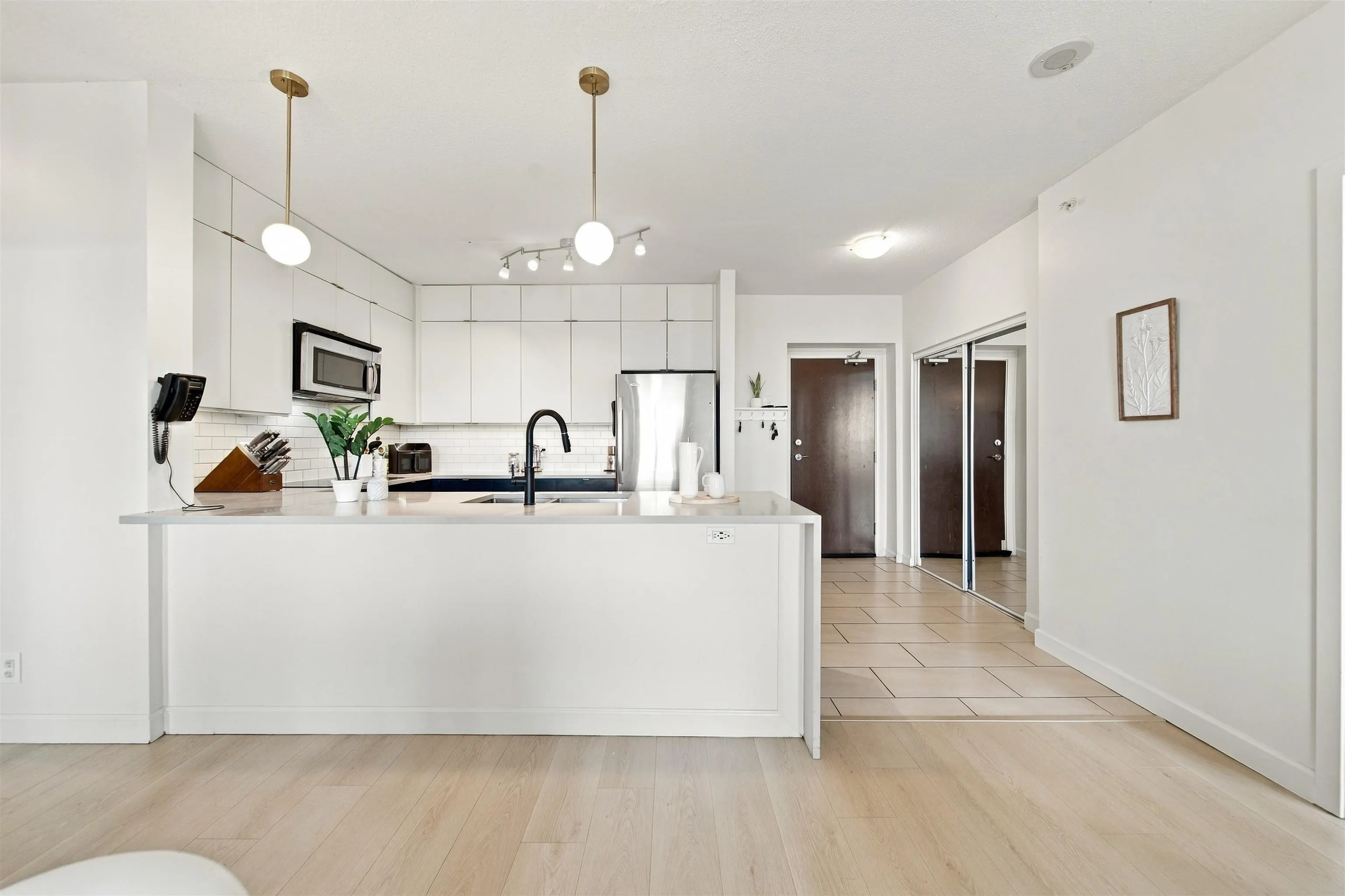 15 E Royal Avenue #903
