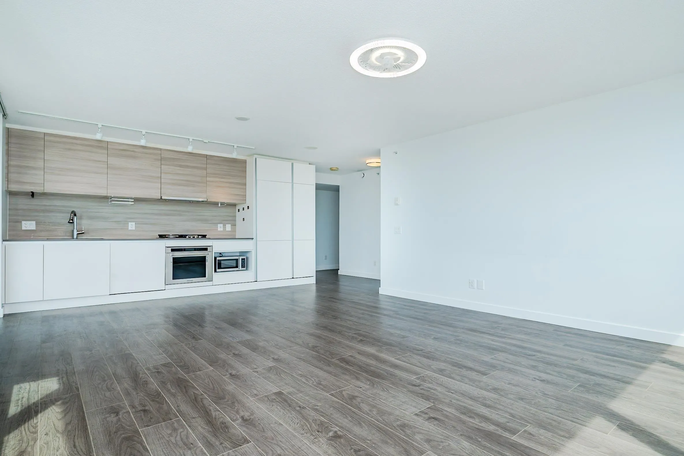 988 Quayside Drive #1811