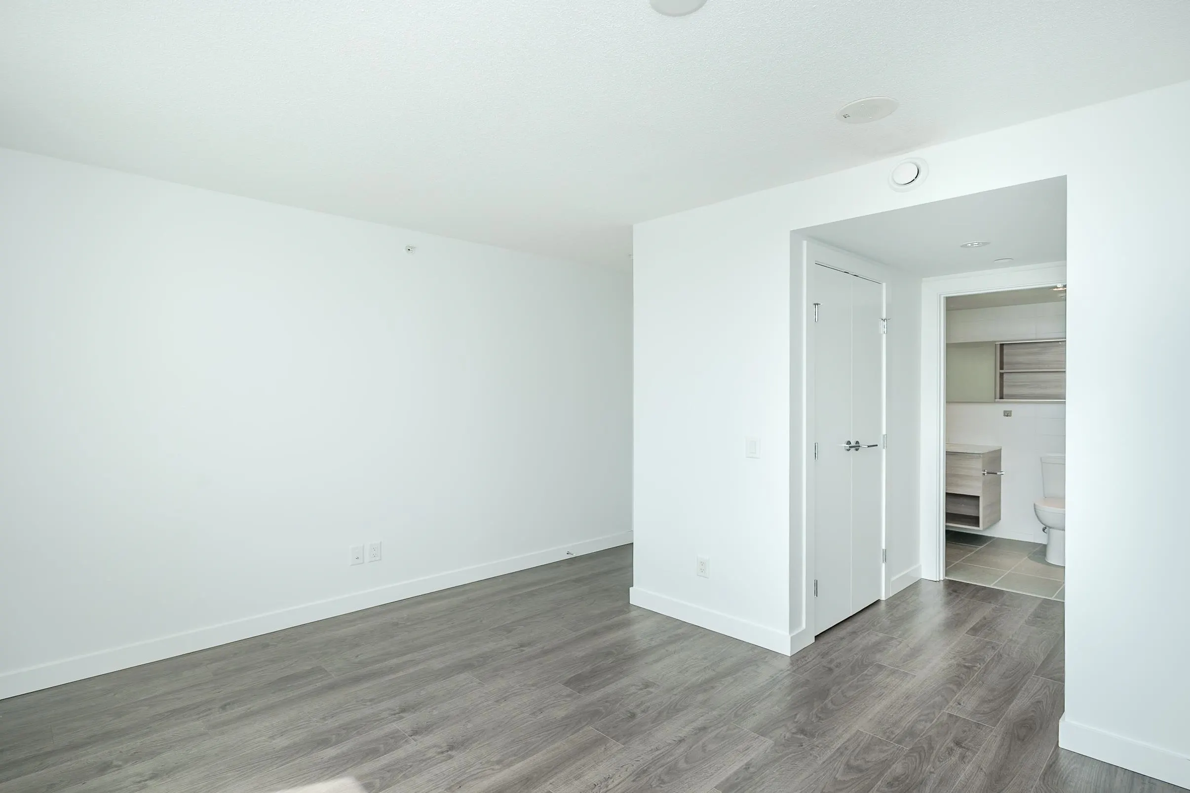 988 Quayside Drive #1811