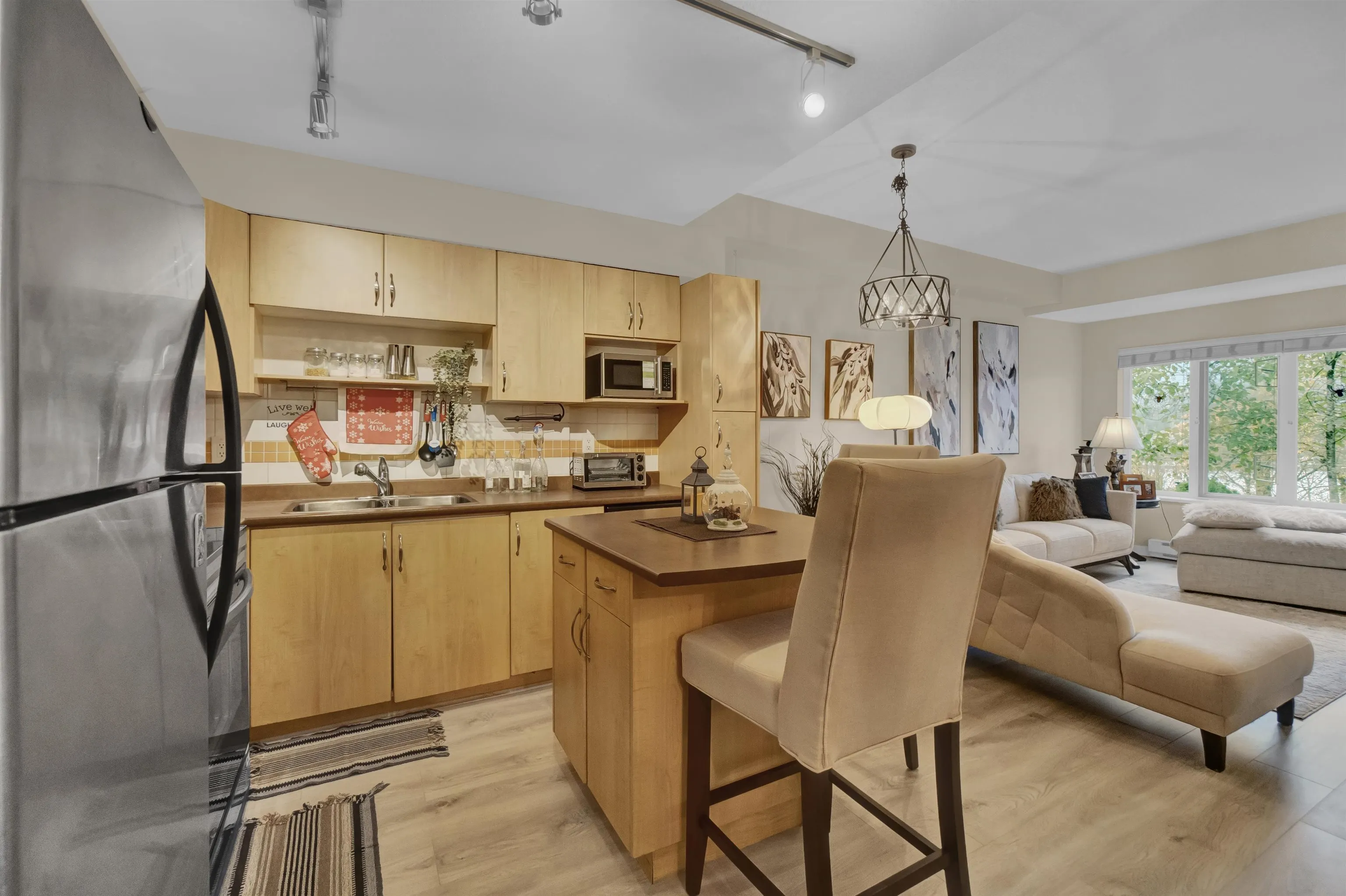 160 Shoreline Circle #111