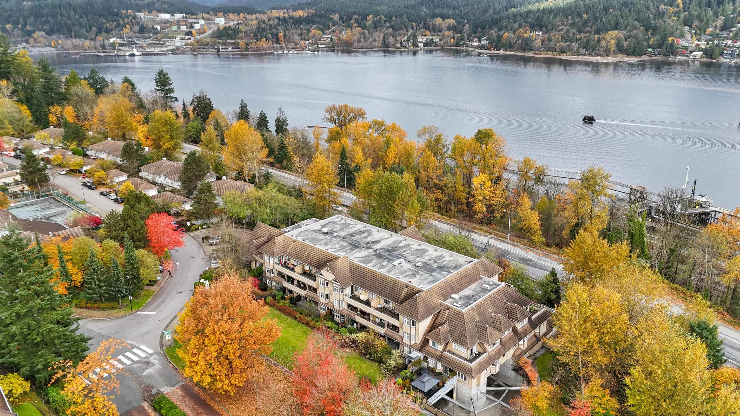 160 Shoreline Circle #111