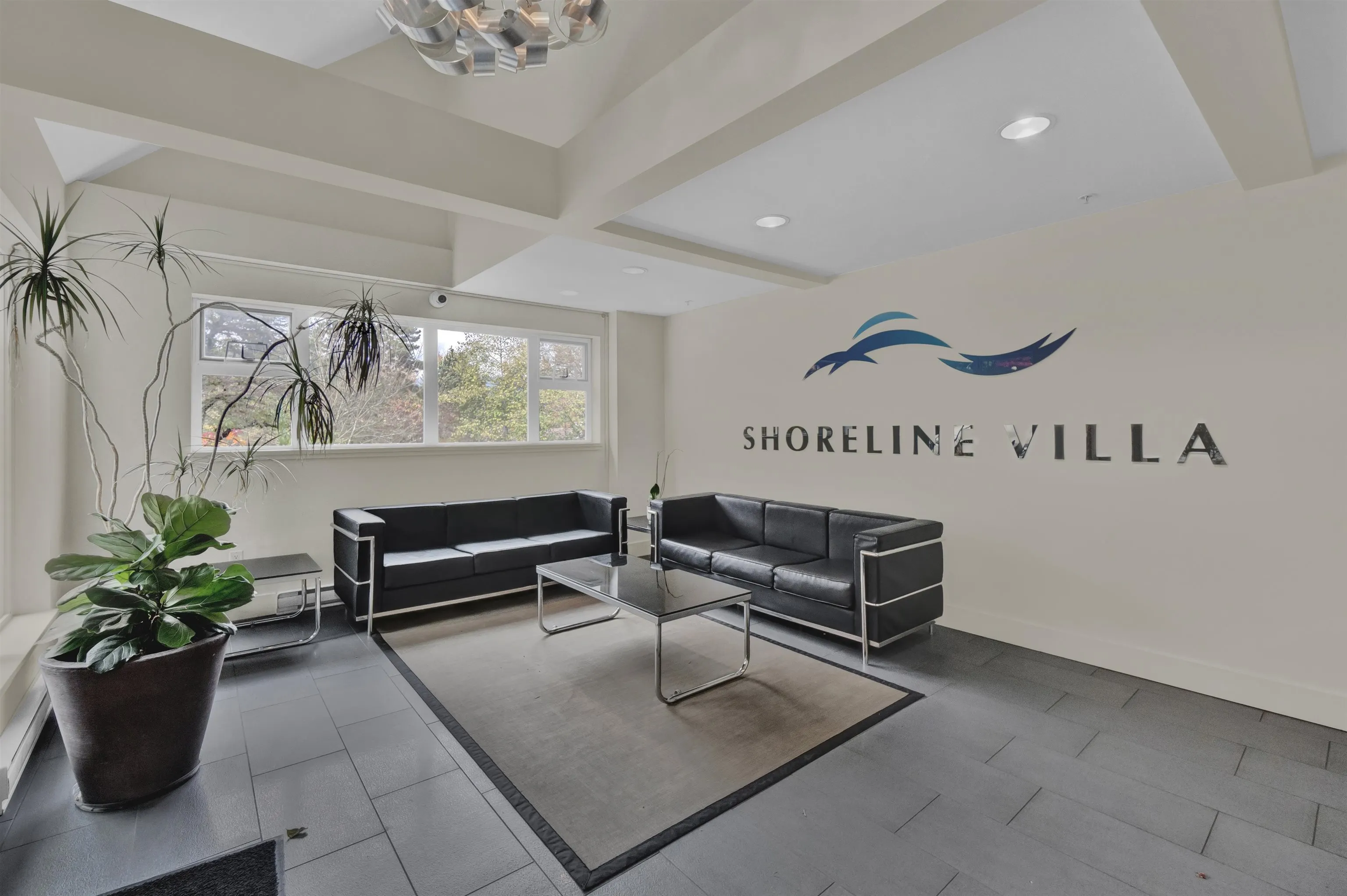 160 Shoreline Circle #111