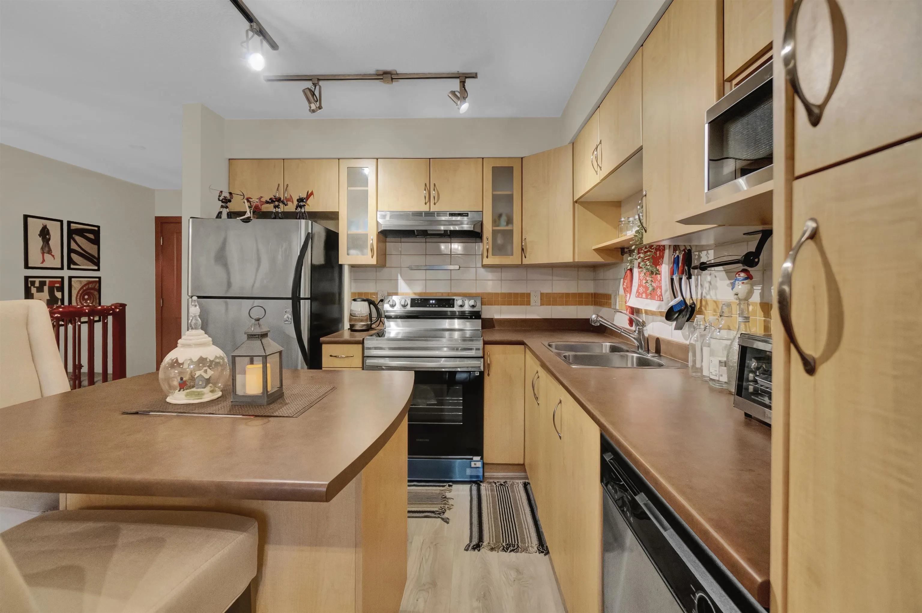 160 Shoreline Circle #111