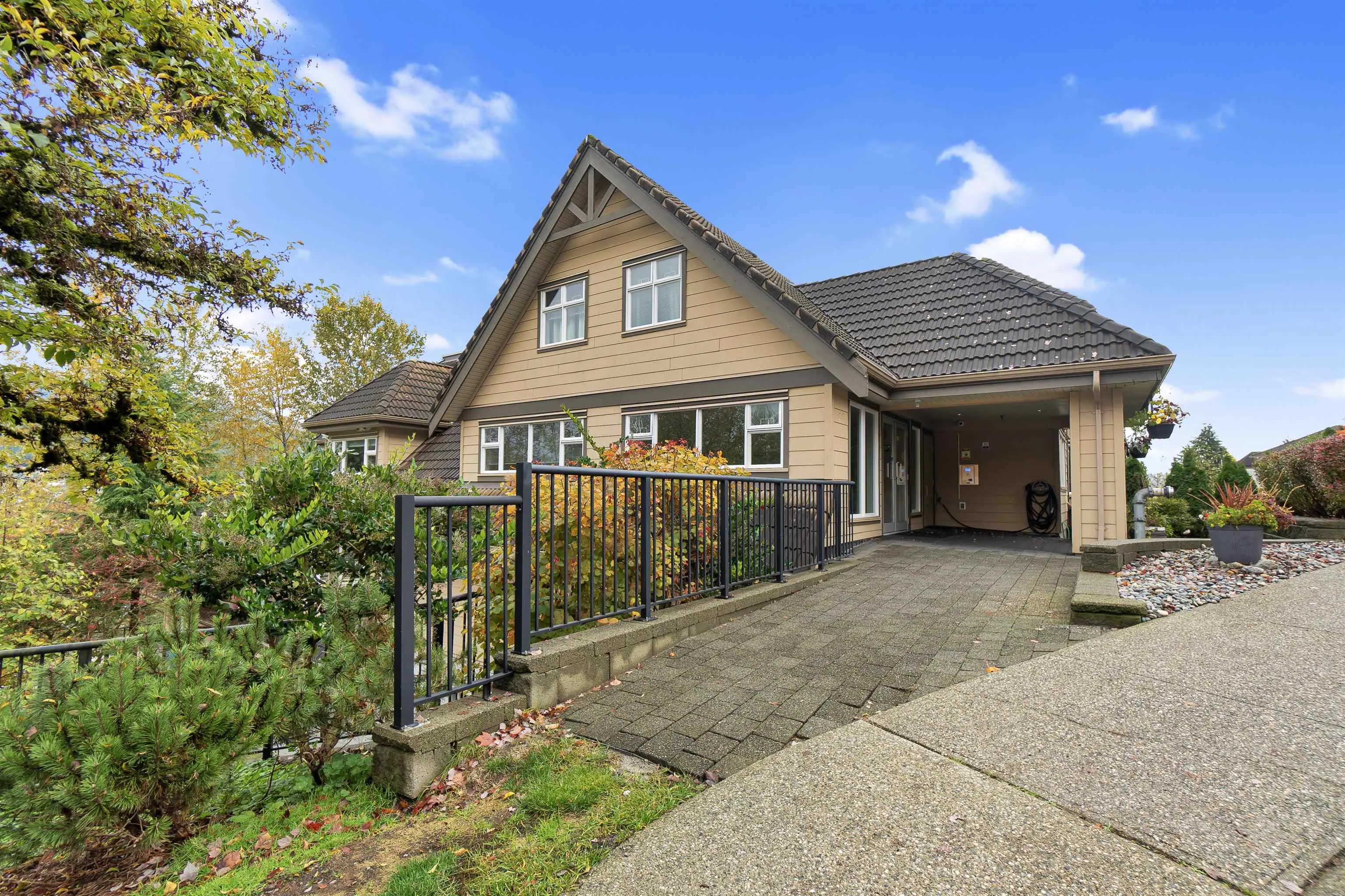 160 Shoreline Circle #111