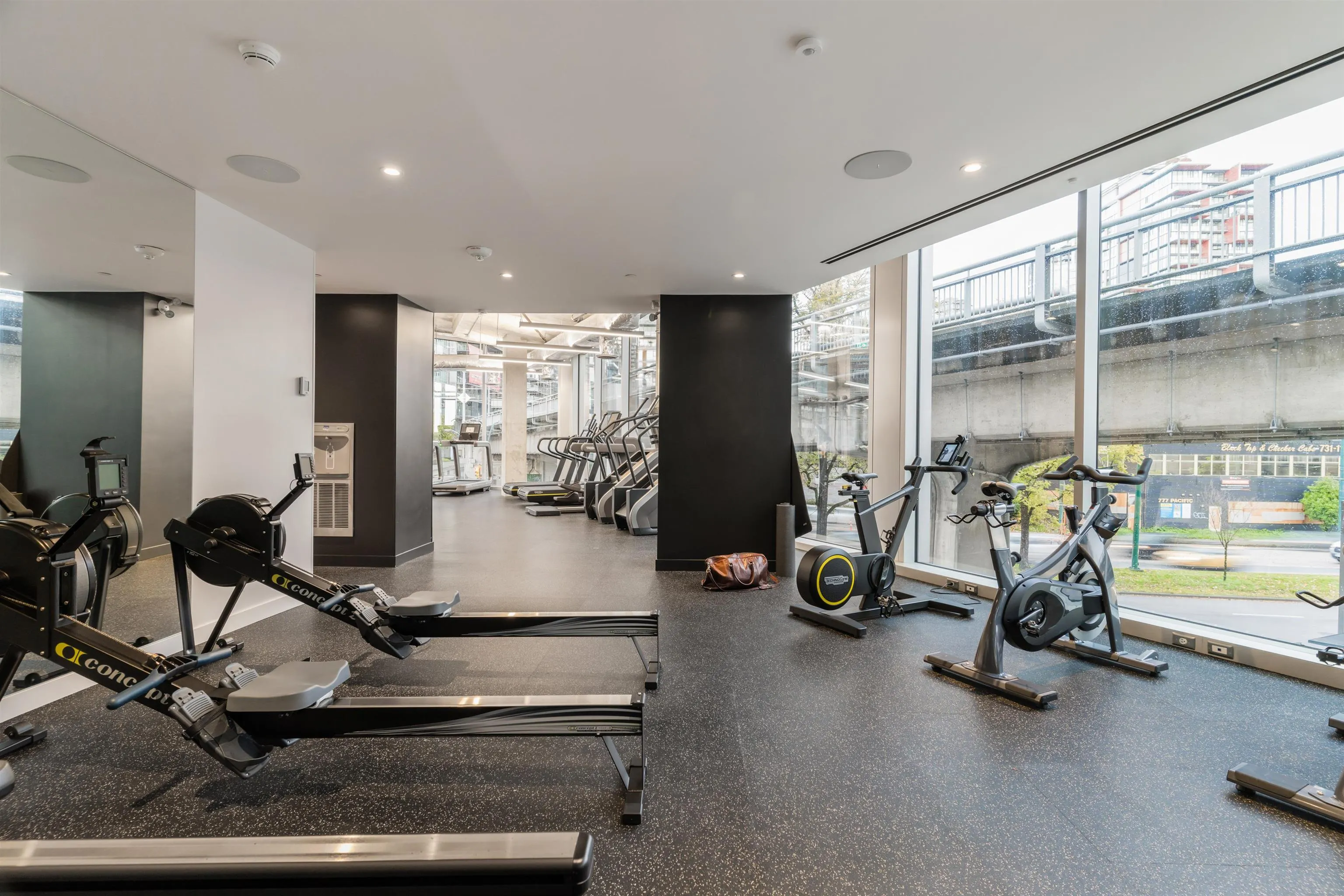 1480 Howe Street #4906