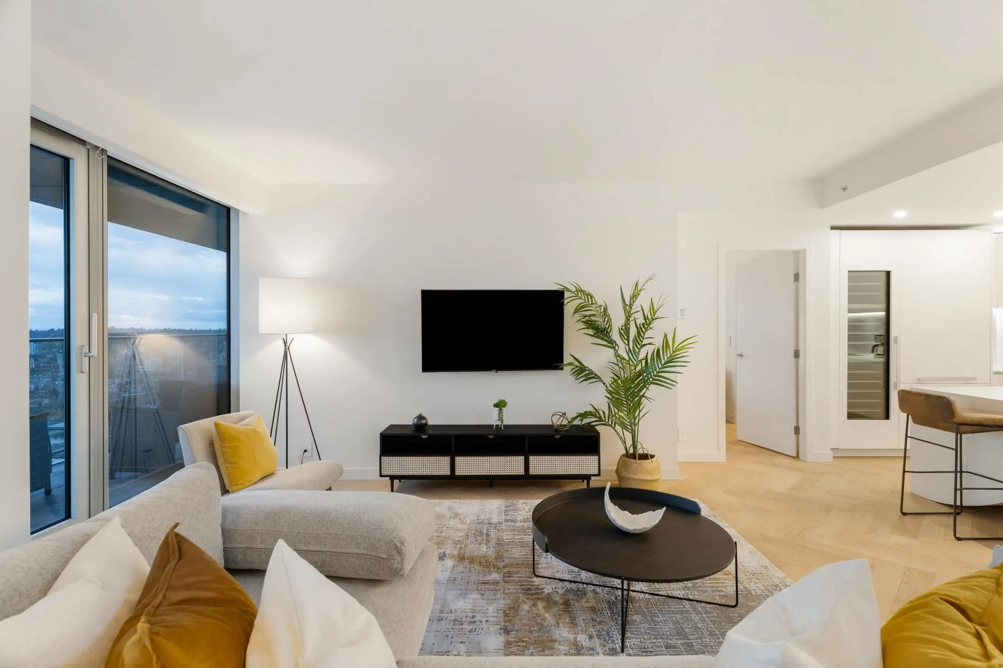 1480 Howe Street #4906