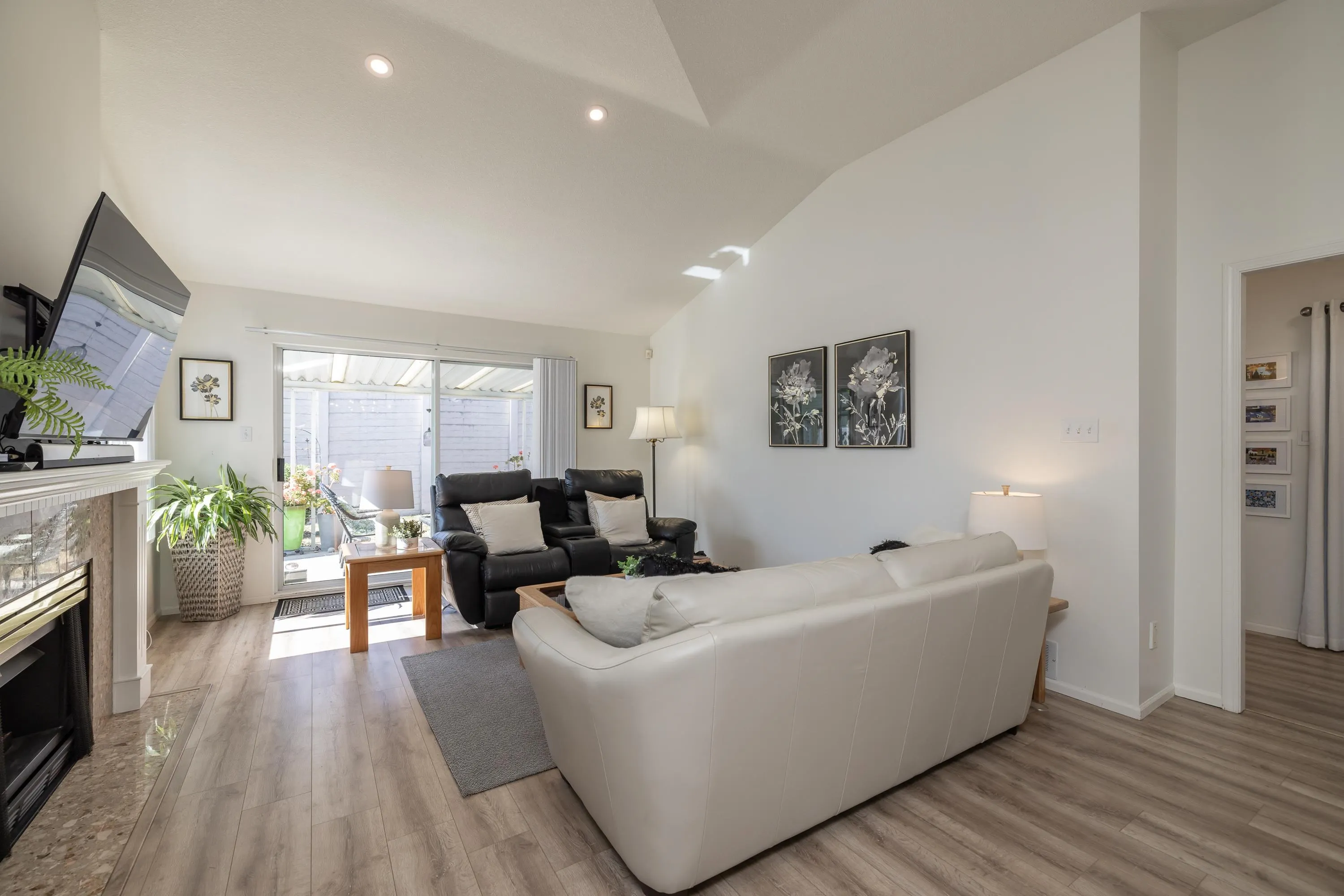 19649 53 Avenue #44