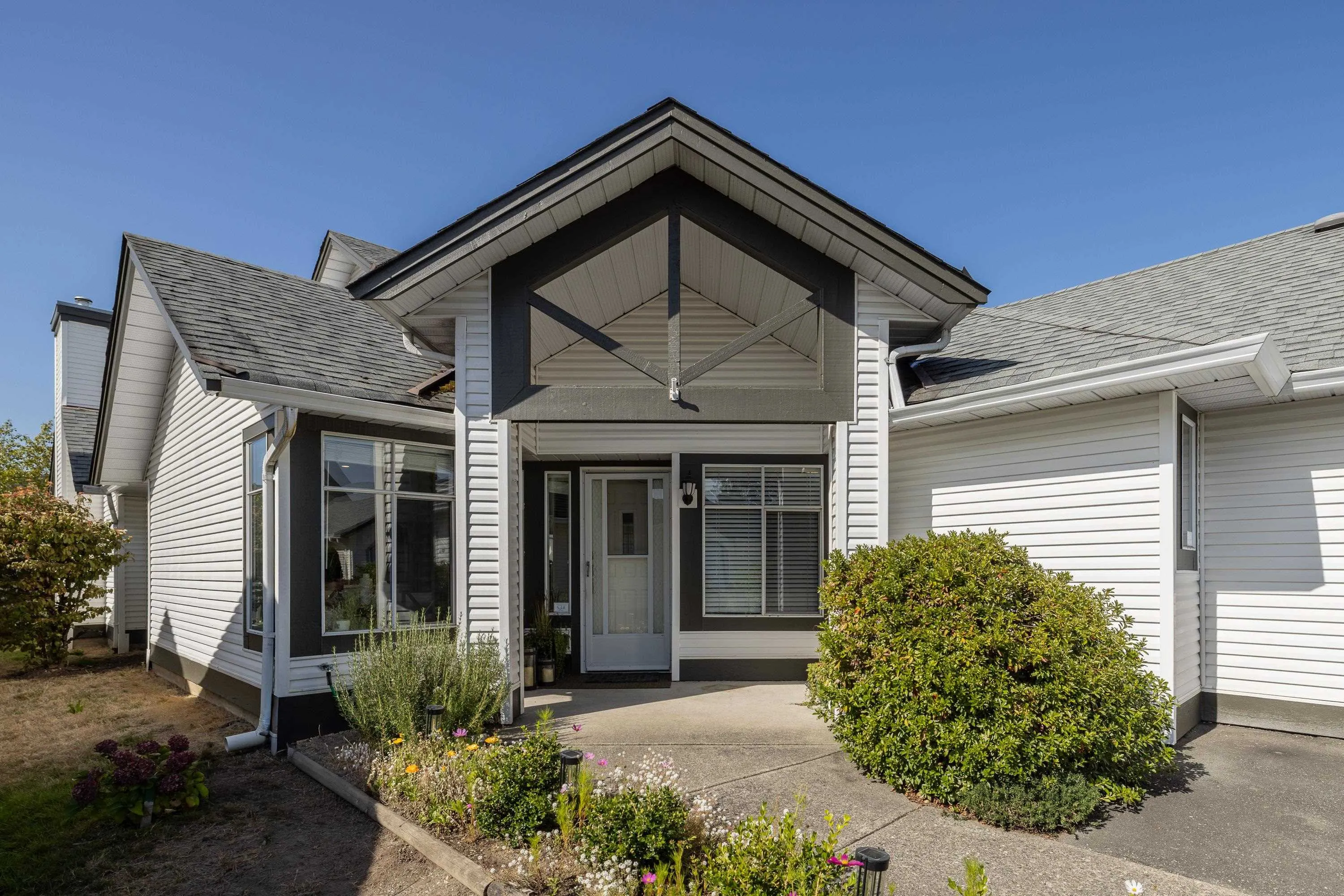 19649 53 Avenue #44