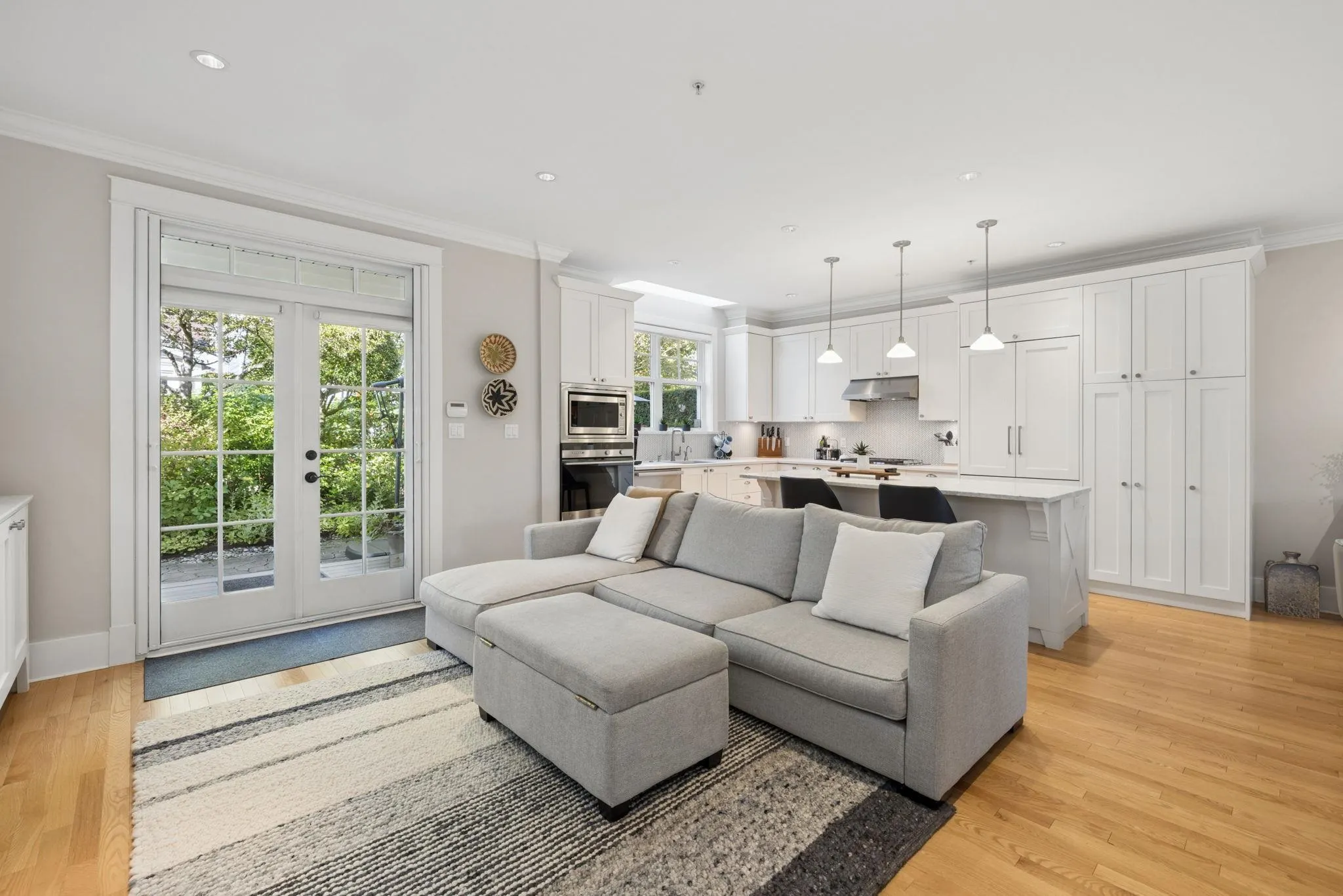 2015 Esquimalt Avenue