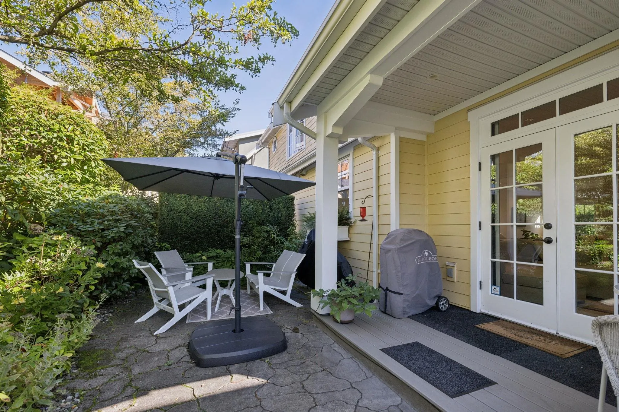 2015 Esquimalt Avenue
