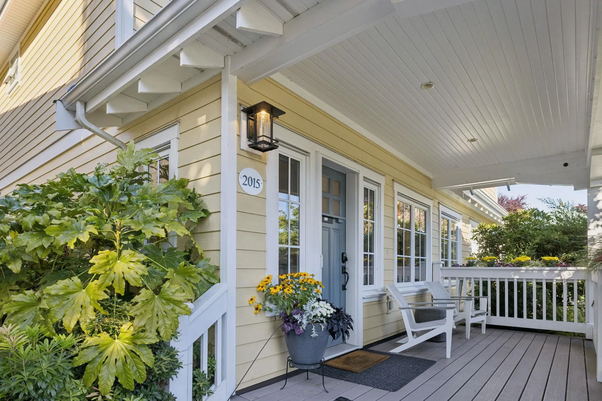 2015 Esquimalt Avenue