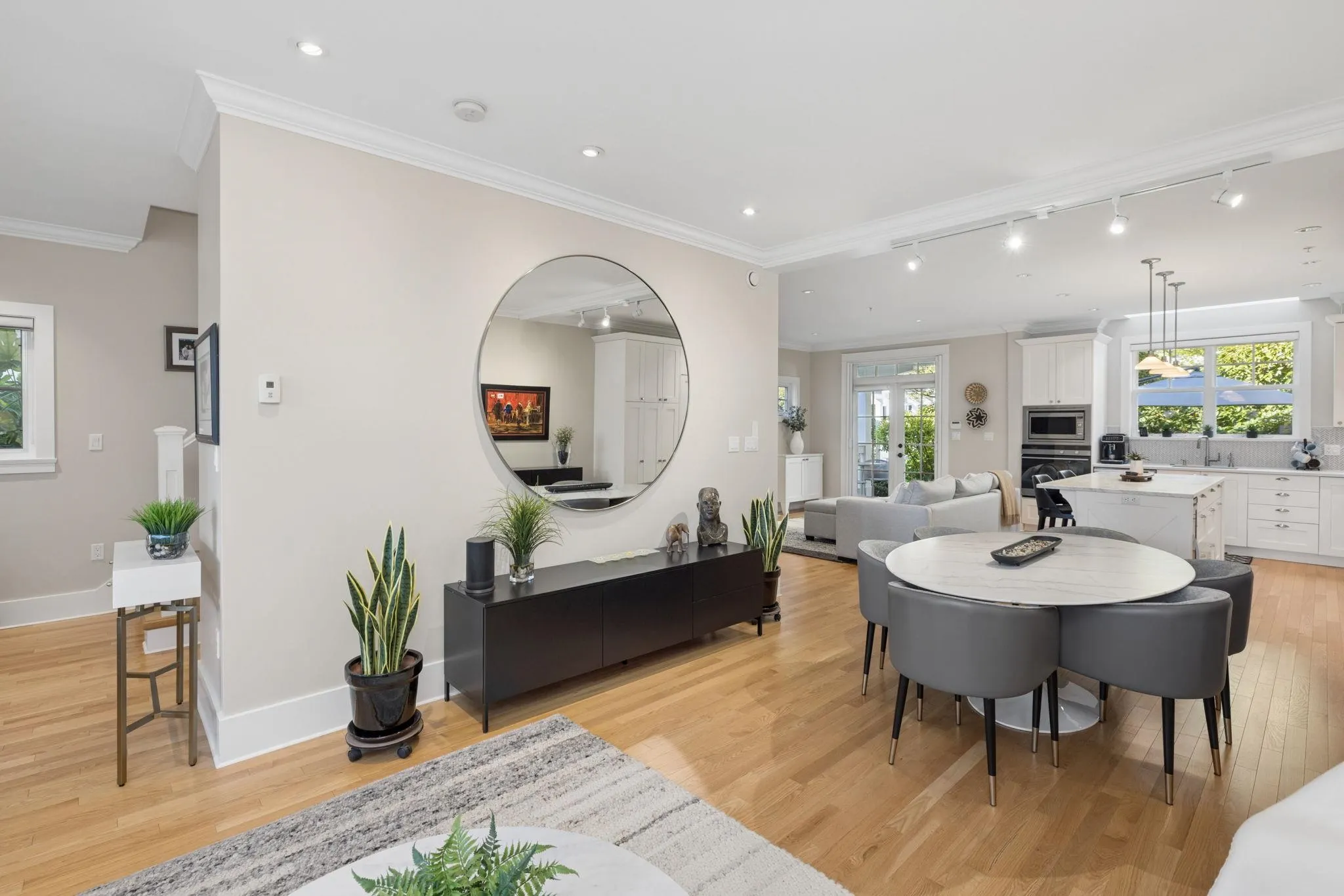 2015 Esquimalt Avenue