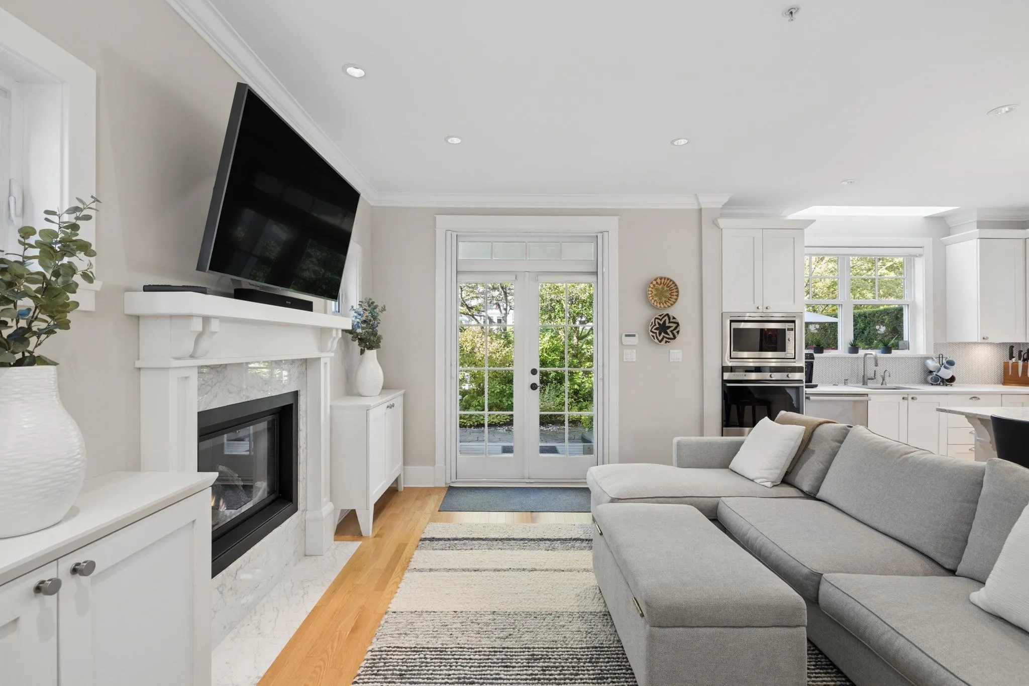 2015 Esquimalt Avenue