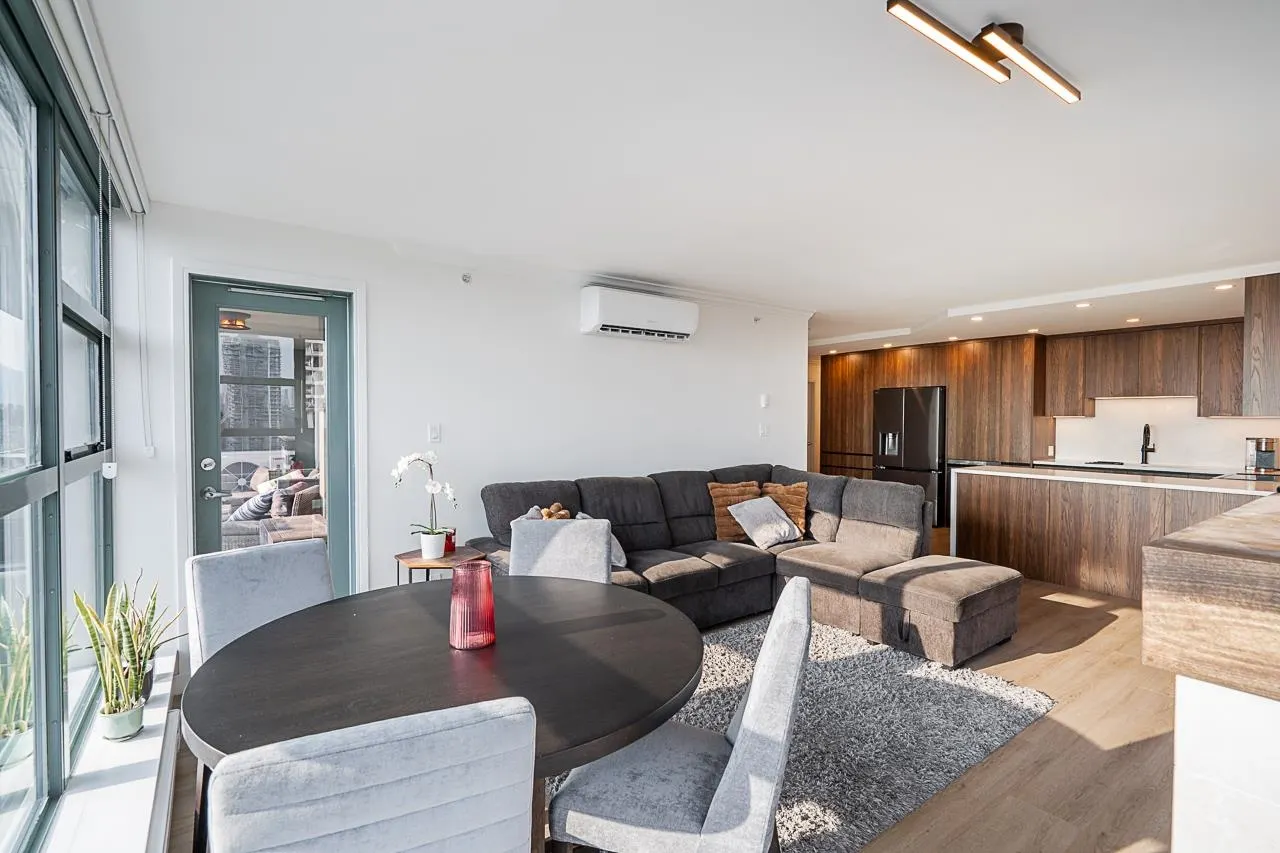 4388 Buchanan Street #1906