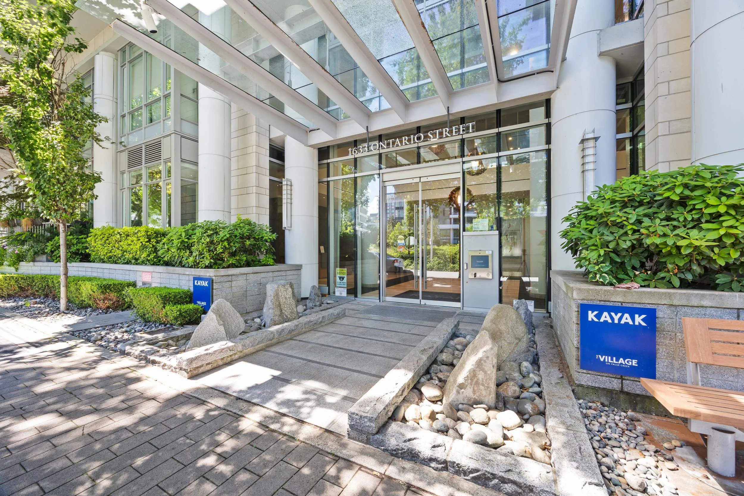 1633 Ontario Street #806