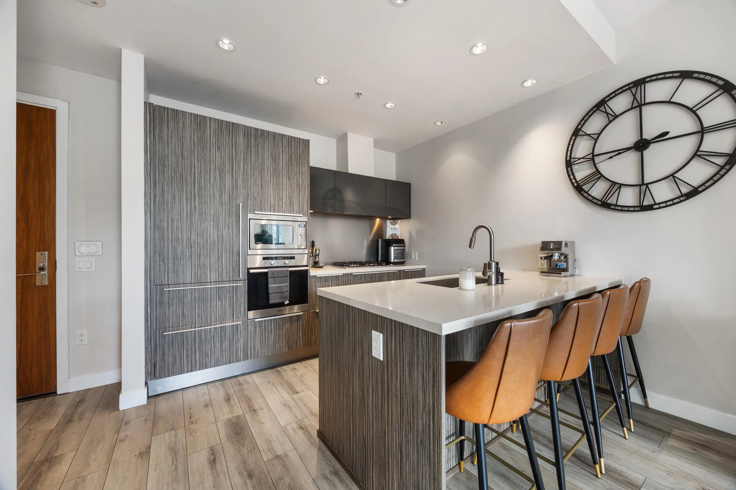 1633 Ontario Street #806