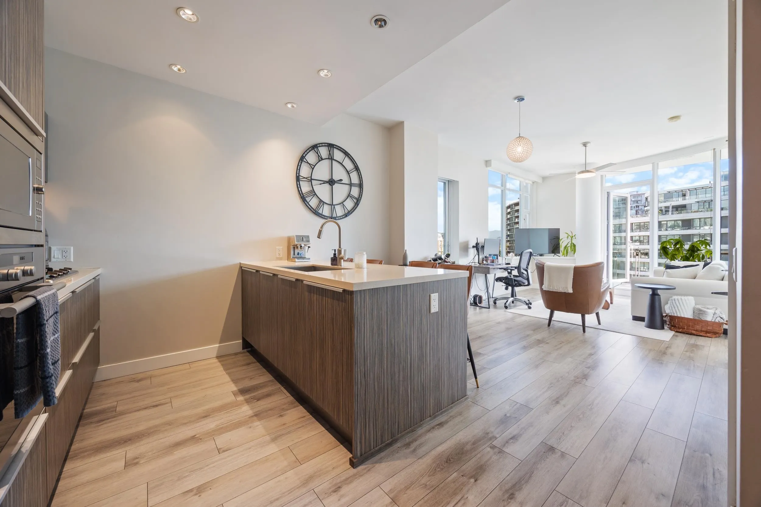 1633 Ontario Street #806