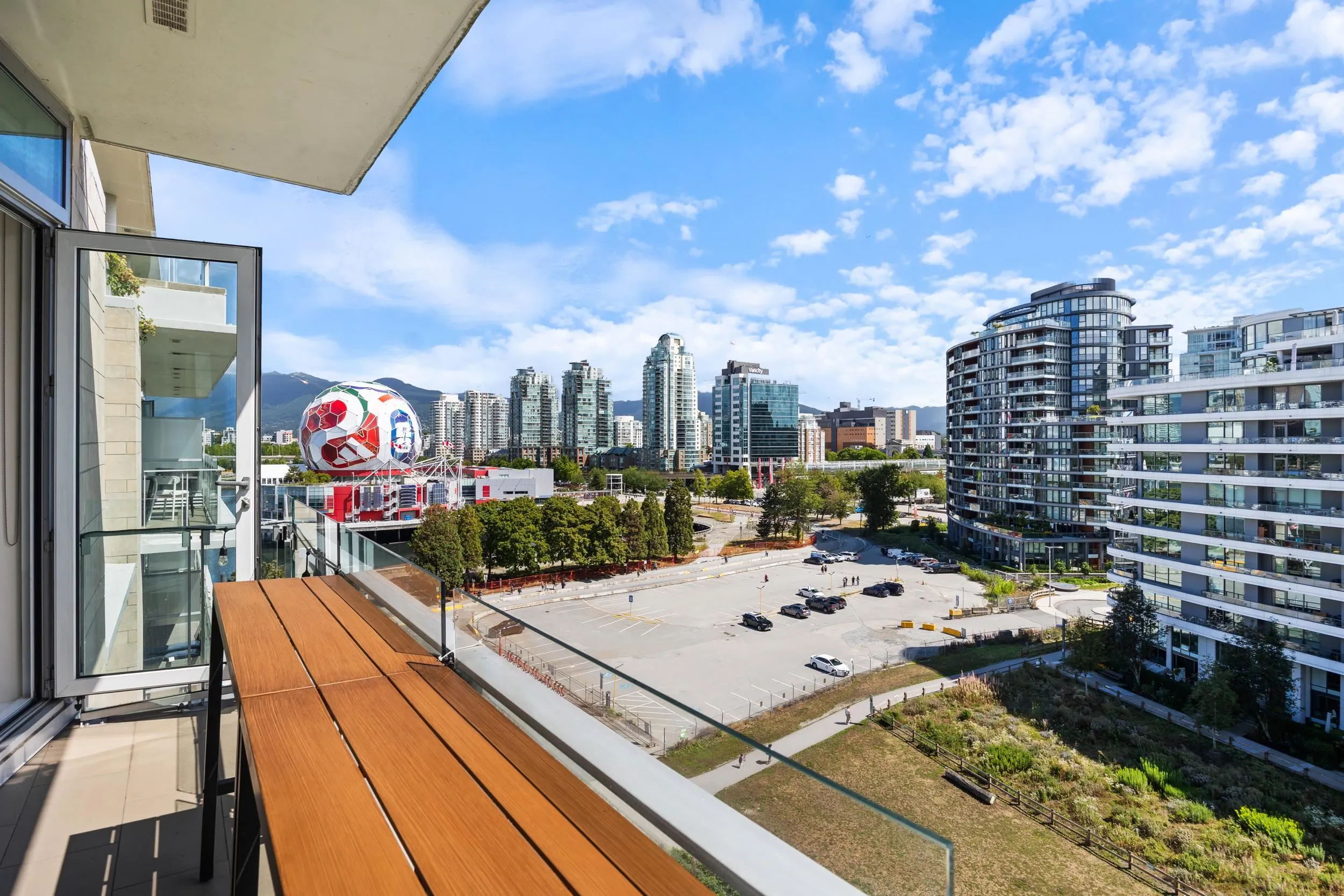 1633 Ontario Street #806