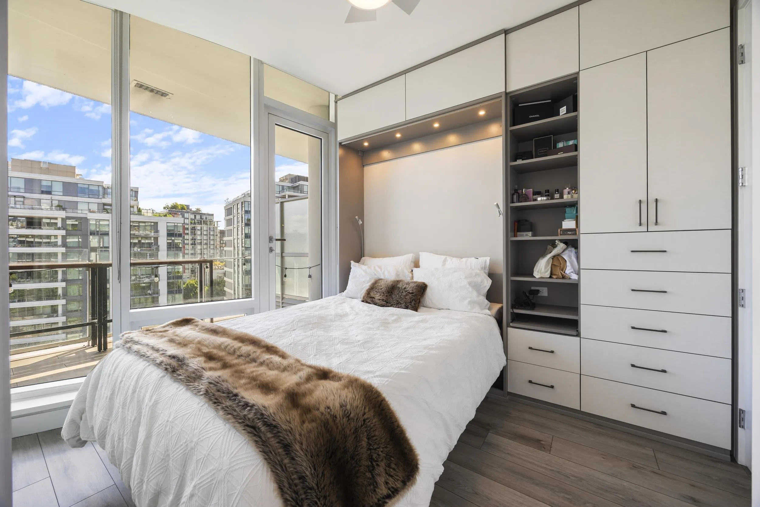 1633 Ontario Street #806
