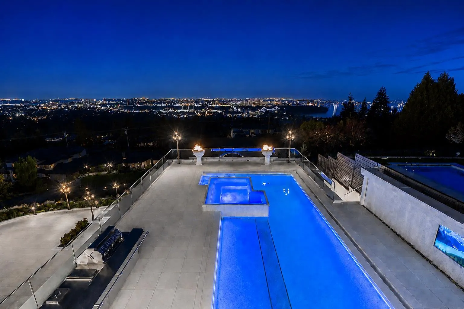 1121 Crestline Road