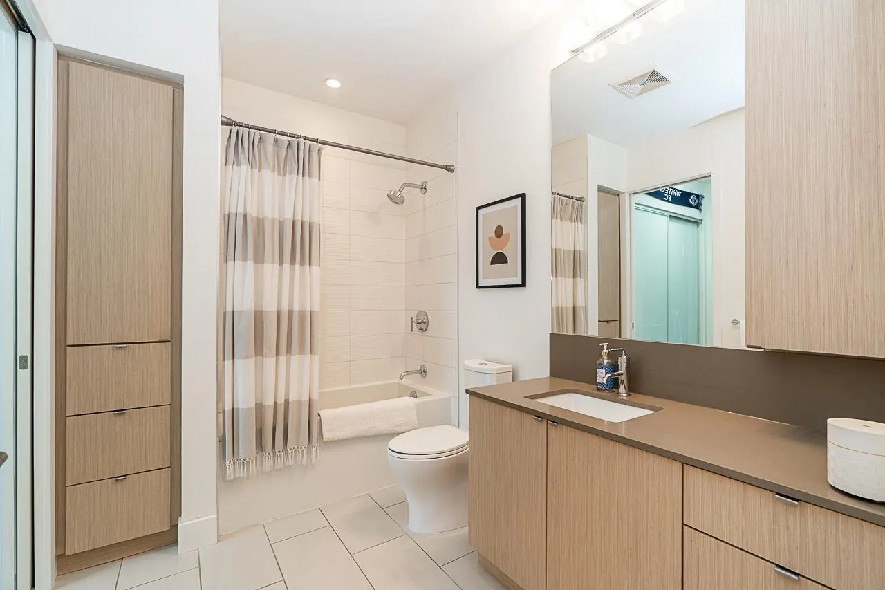 262 Salter Street #208