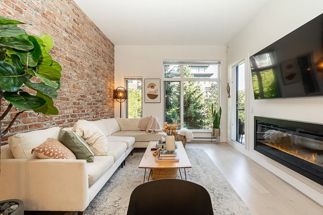 262 Salter Street #208