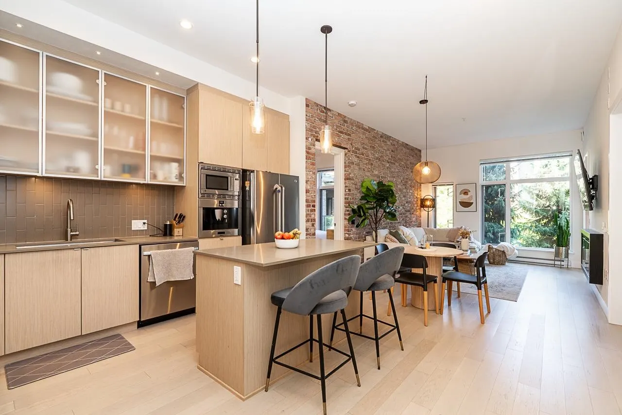 262 Salter Street #208