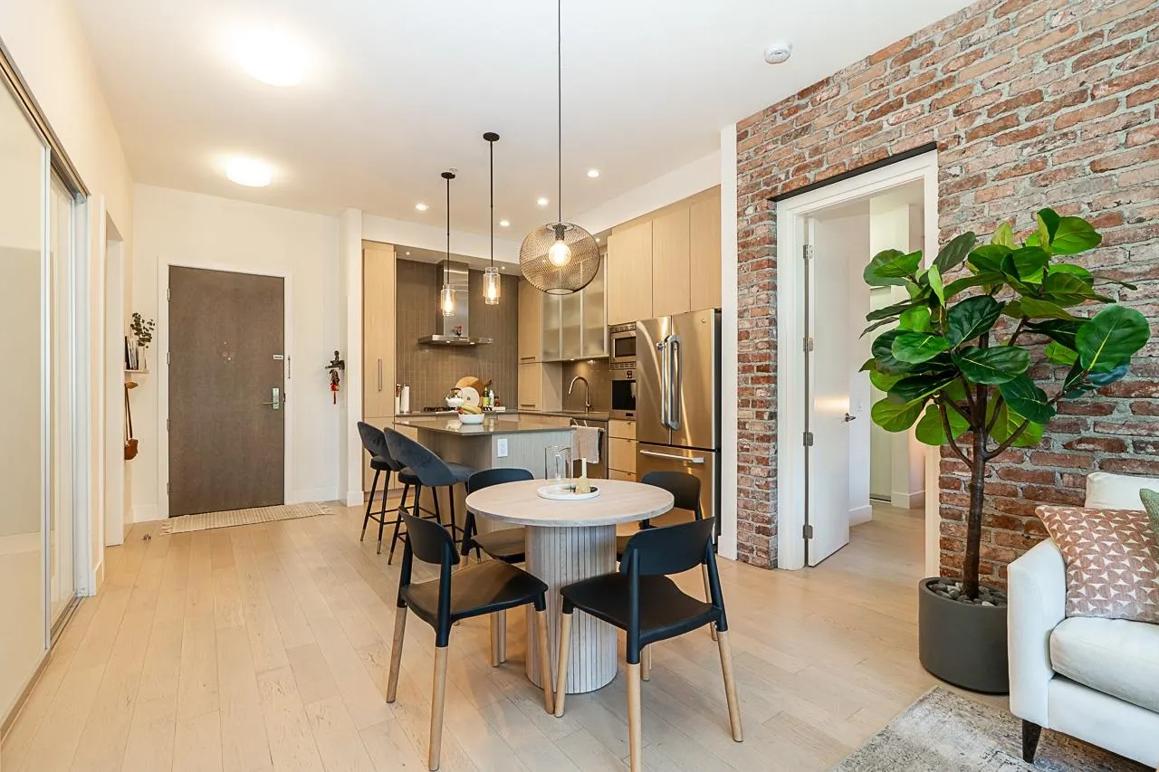 262 Salter Street #208