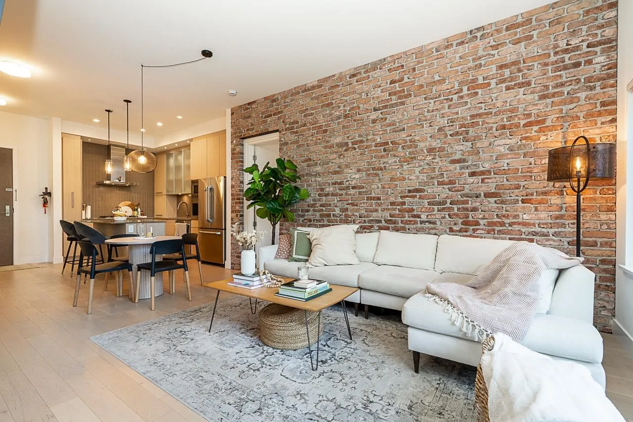 262 Salter Street #208