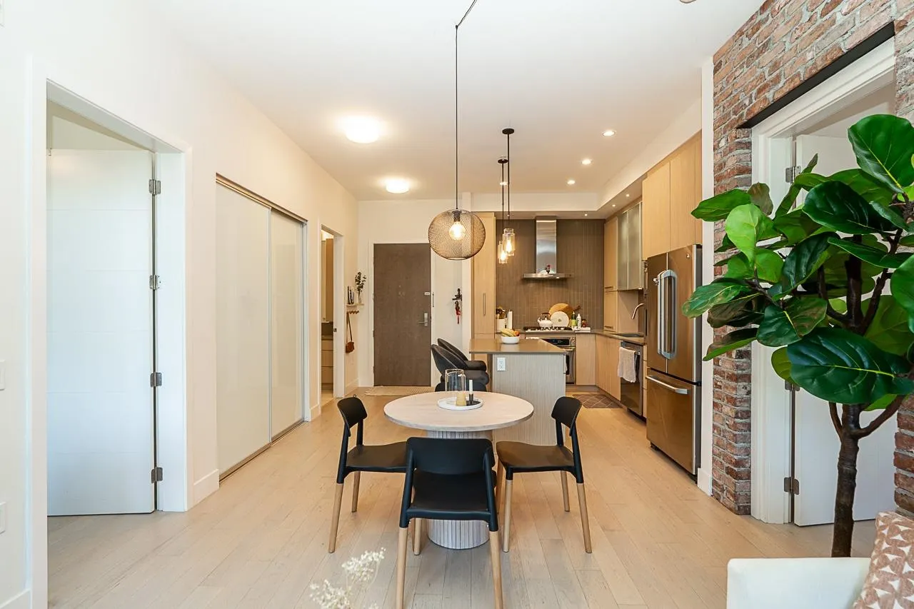 262 Salter Street #208