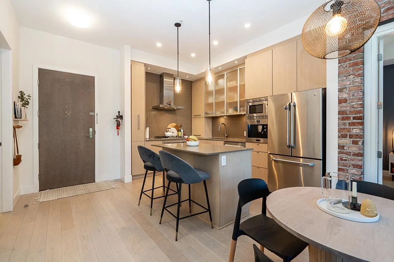262 Salter Street #208