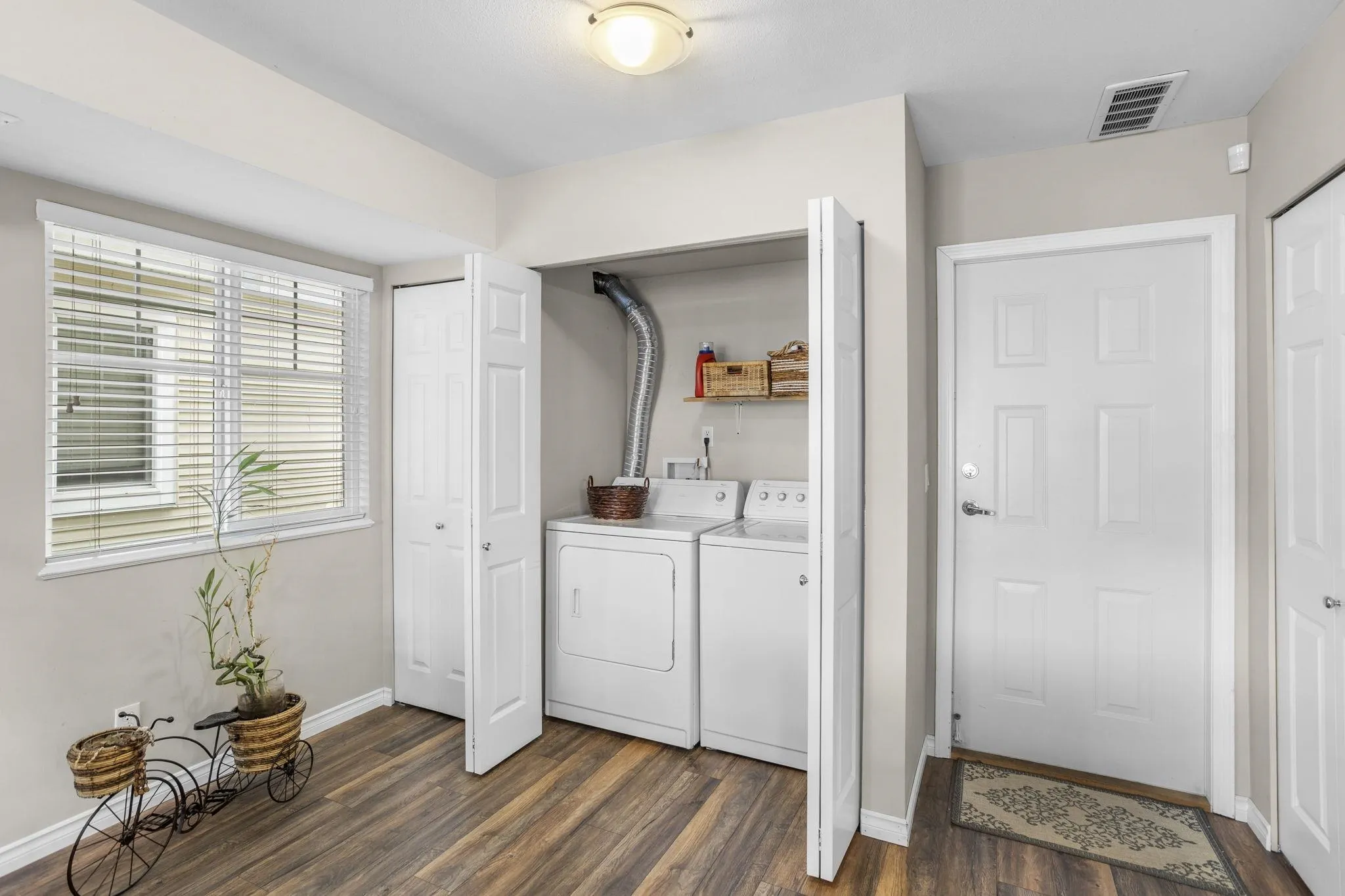 1108 Riverside Close #32
